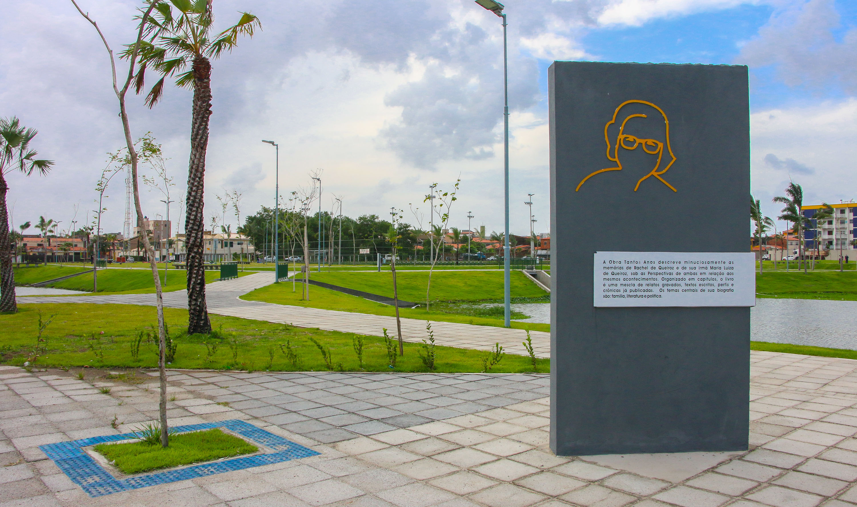 a imagem mostra a área verde do parque rachel de queiroz